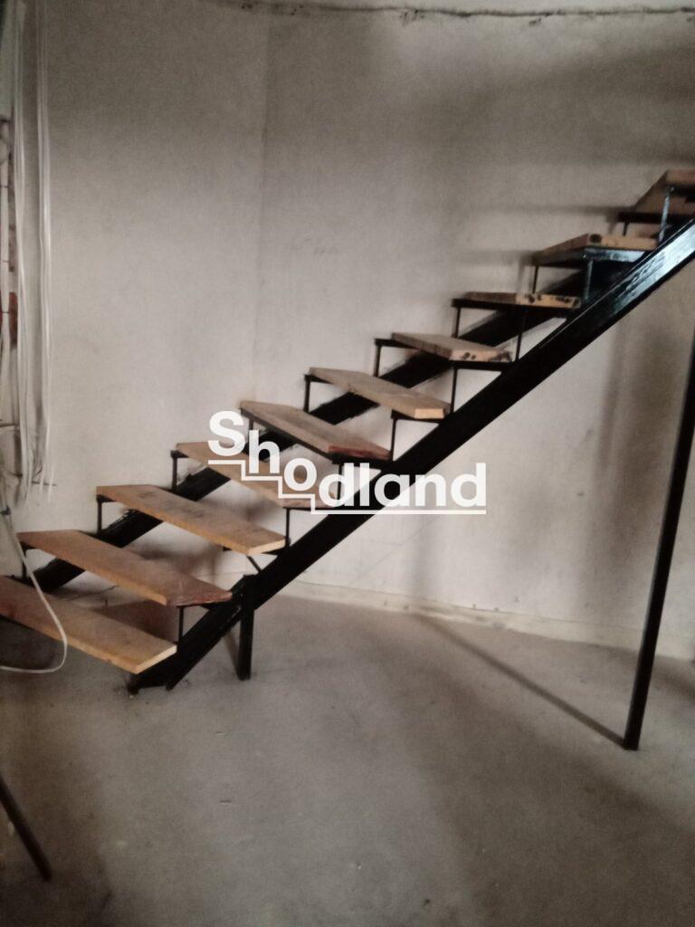 Сходи з металевим каркасом