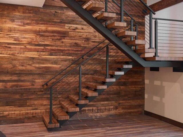 Сходи з металевим каркасом